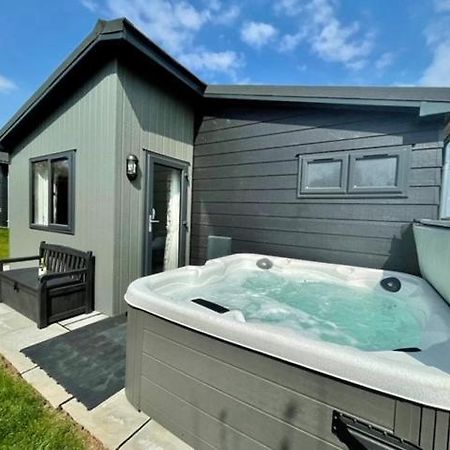 *Luxury Holiday Home With Hot Tub Close To Beach* Penally Bagian luar foto