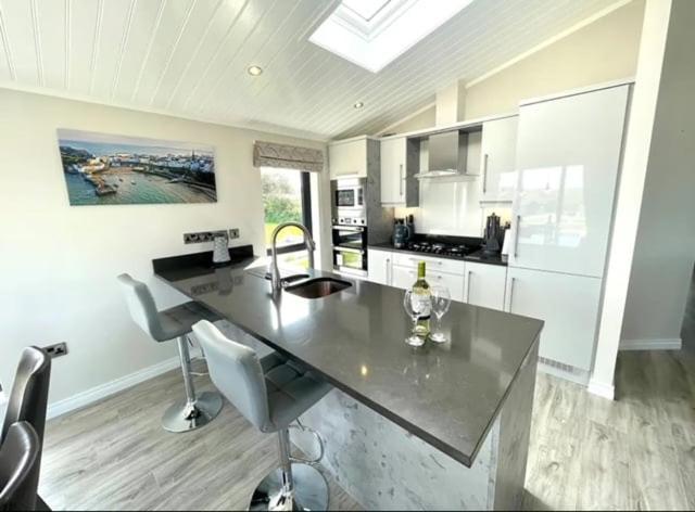 *Luxury Holiday Home With Hot Tub Close To Beach* Penally Bagian luar foto