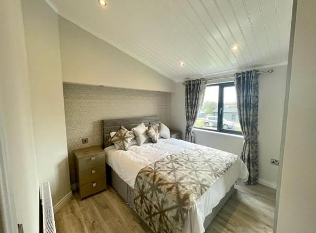 *Luxury Holiday Home With Hot Tub Close To Beach* Penally Bagian luar foto