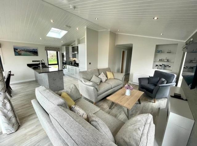 *Luxury Holiday Home With Hot Tub Close To Beach* Penally Bagian luar foto