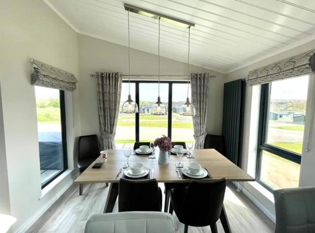 *Luxury Holiday Home With Hot Tub Close To Beach* Penally Bagian luar foto
