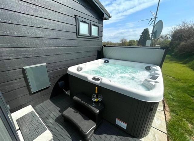 *Luxury Holiday Home With Hot Tub Close To Beach* Penally Bagian luar foto