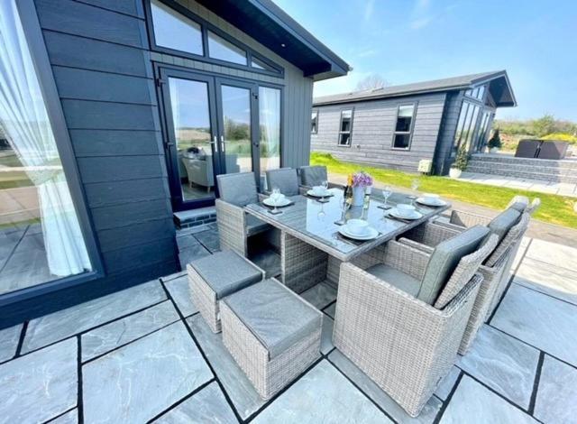 *Luxury Holiday Home With Hot Tub Close To Beach* Penally Bagian luar foto