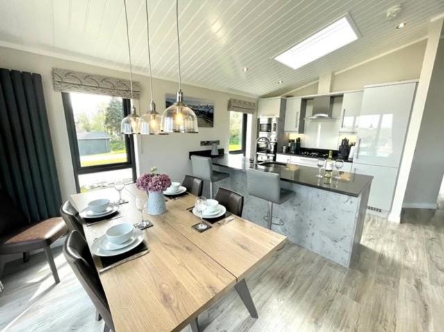 *Luxury Holiday Home With Hot Tub Close To Beach* Penally Bagian luar foto