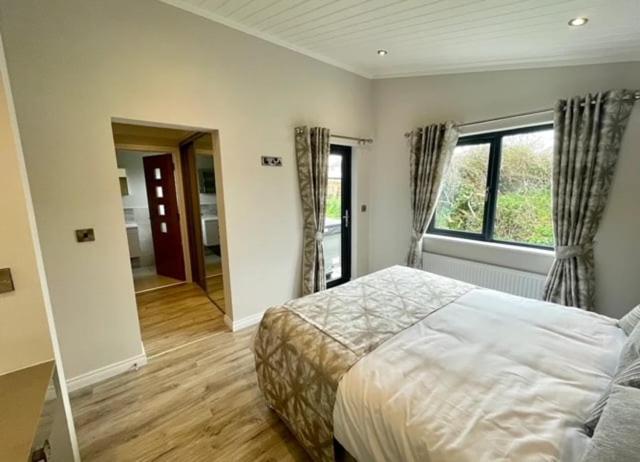 *Luxury Holiday Home With Hot Tub Close To Beach* Penally Bagian luar foto